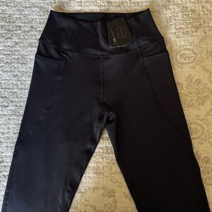 hyprMV Black High-Waisted Leggings, L 🦋